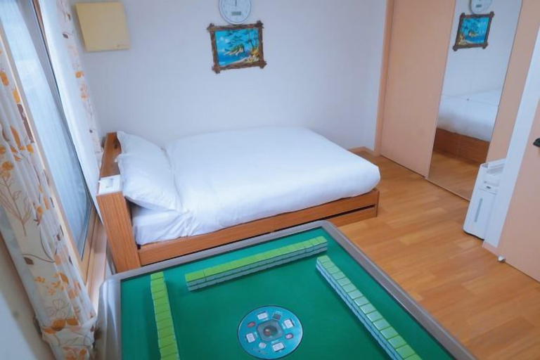 Room 1, Toga hotel, Kita