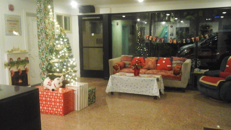 Public Area 3, 777 Motor INN, Orange