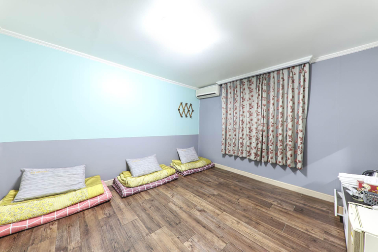Bedroom 3, Naju Q, Naju