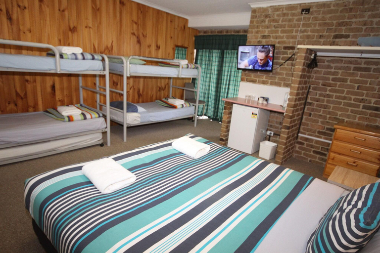 Bedroom, Acacia Snowy Motel, Snowy River