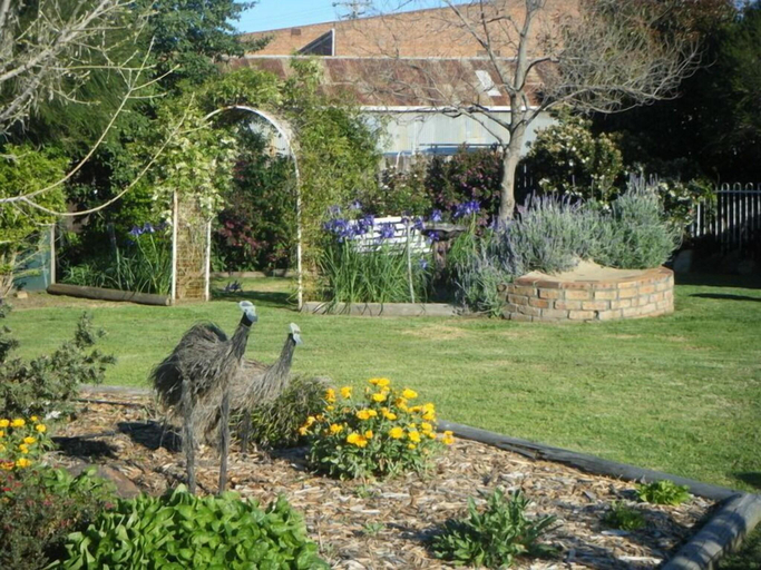 Others, Orana Windmill Motel, Gilgandra