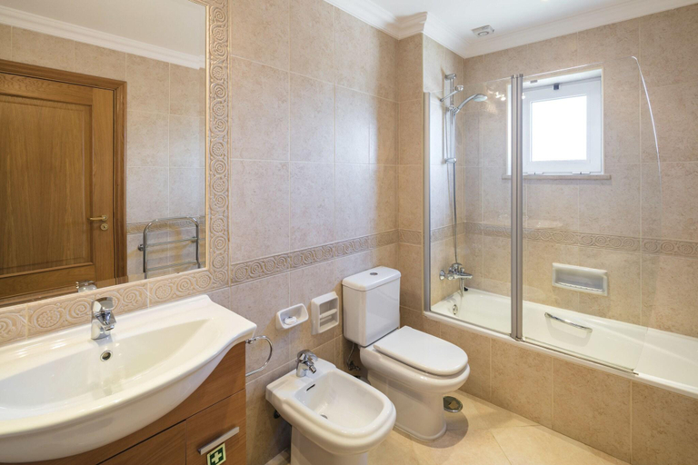 Bathroom 5, Boavista Golf & Spa, Lagos