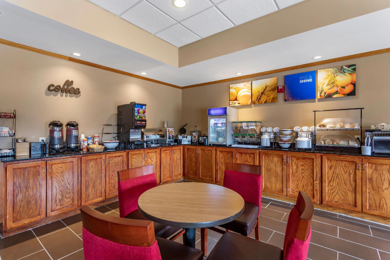 Food & Drinks 5, Comfort Inn & Suites Carbondale University Area, Jackson