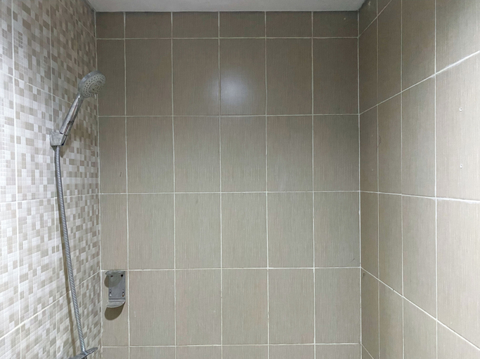 Bathroom 3, Minimalist Studio At Enviro Apartment, Cikarang