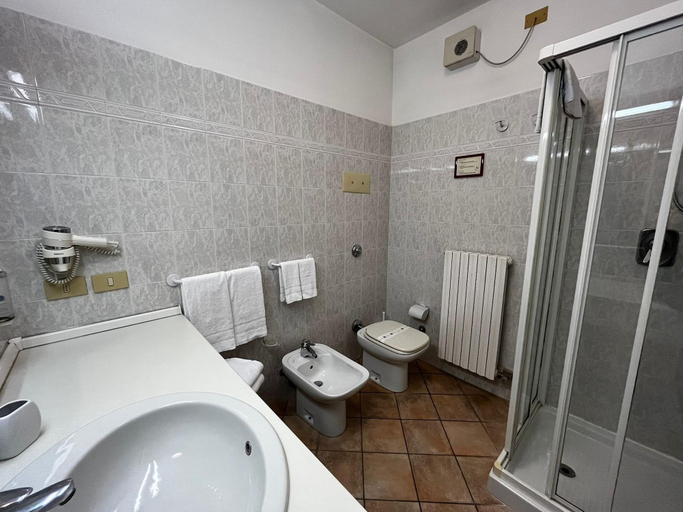 Bathroom 4, Residence Villa Maria, Brescia