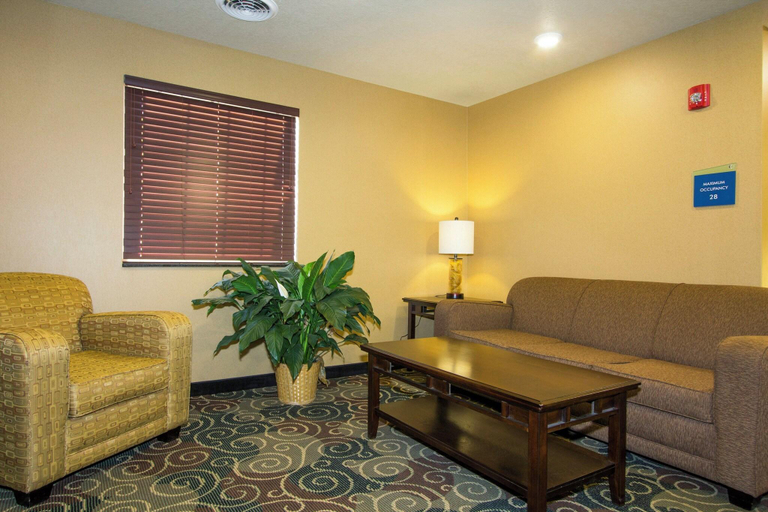 Public Area 2, Cobblestone Inn & Suites - Corry, Warren
