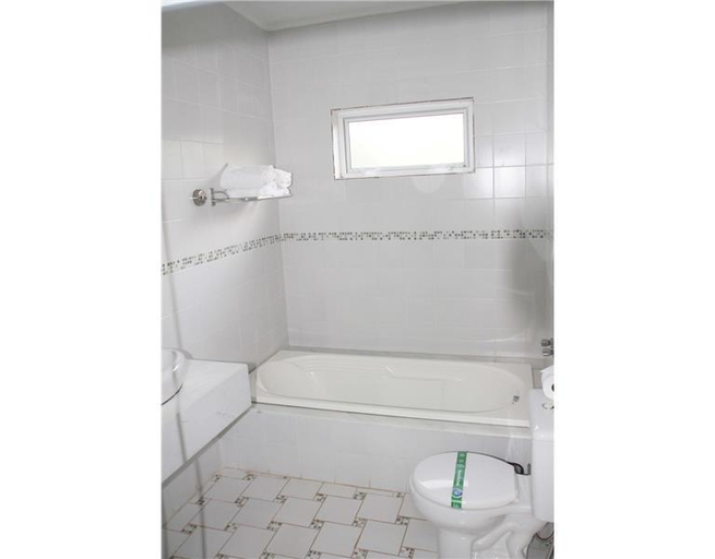 Bathroom 5, La Dolce Villa, Avare