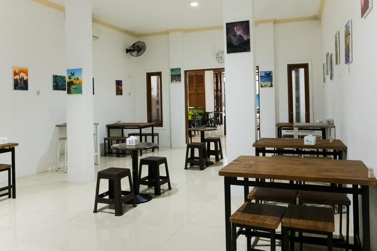 Public Area 2, OYO 90012 Guest House Cahaya 7296, Makassar