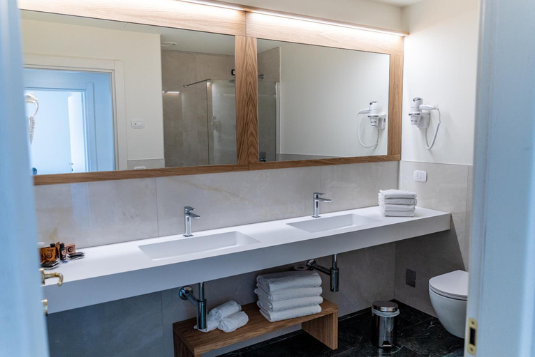 Bathroom 5, Cristallo Club, Brescia