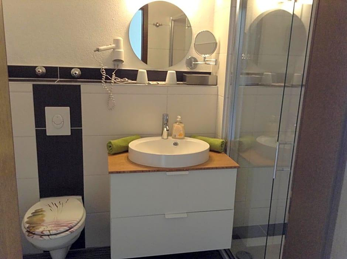 Bathroom 5, Hotel M&s Garni, Donau-Ries