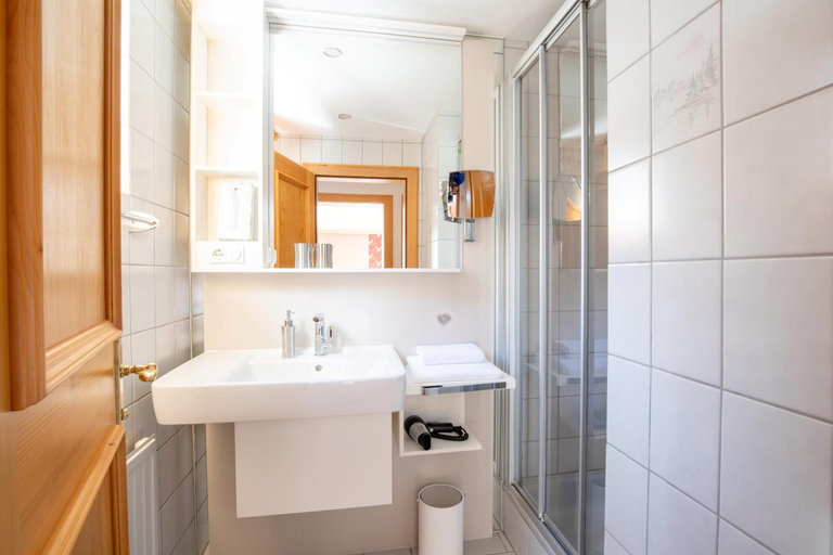 Bathroom 4, Hotel Gasthof Kreuz, Bludenz