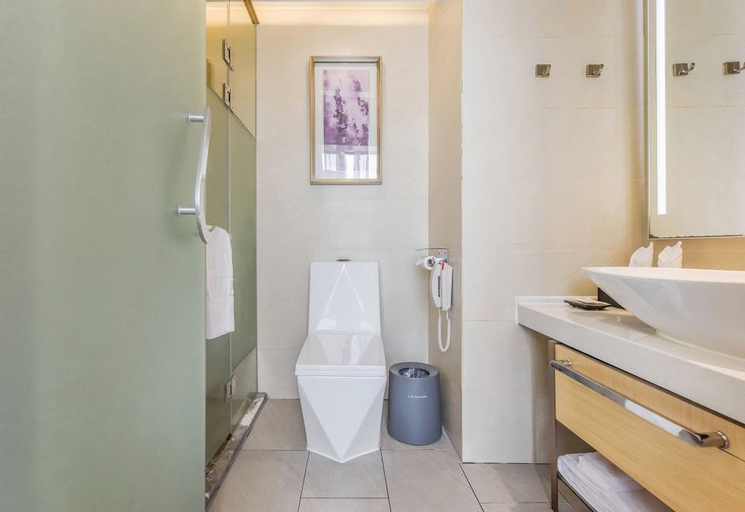 Bathroom 3, Lavande Hotels (Zhangjiajie Tianmen Mountain Branch), Zhangjiajie