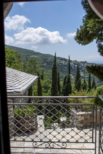 Room 2, To Stefani Tis Makrinas, Thessaly