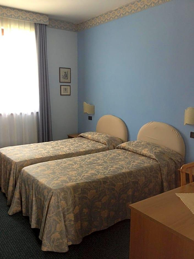 Bedroom 3, Hotel Ristorante La Lanterna, Lucca