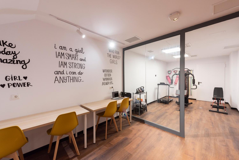 Food & Drinks 5, Hostelle Women Only Hostel Barcelona, Barcelona