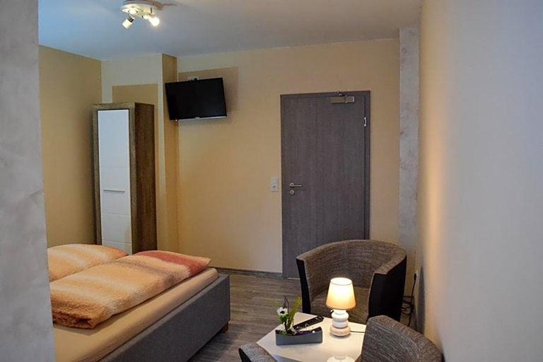 Exterior & Views, Hotel - Bistro - 3-eck, Neunkirchen