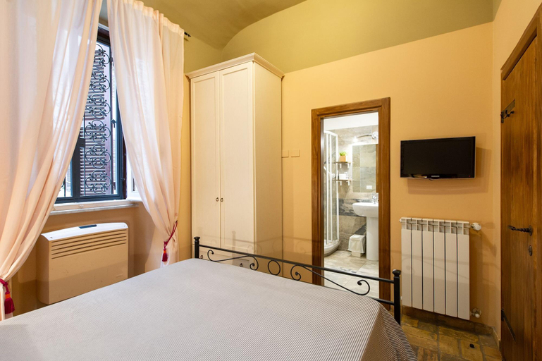 Bedroom 3, Vaticana Ottaviani, Rome