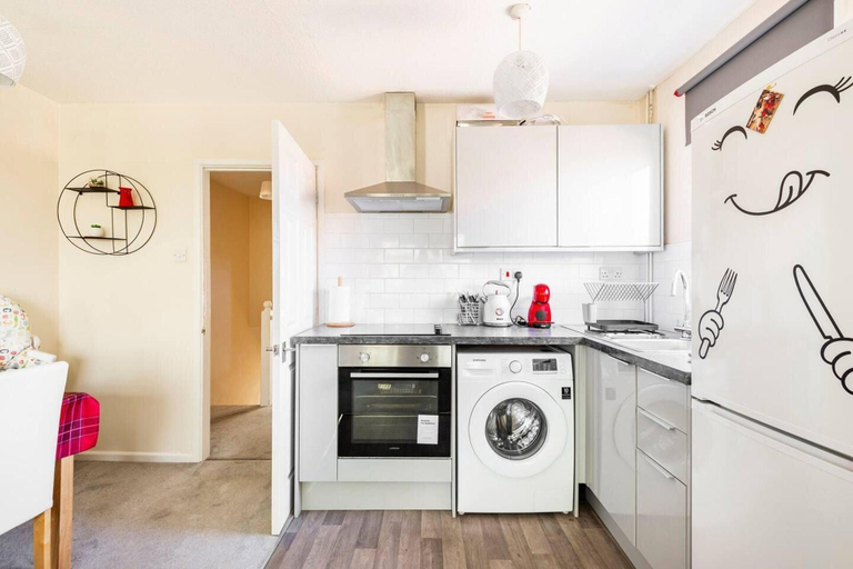 Room 5, Immaculate 2 Bedroom House In Milton Keynes, Milton Keynes