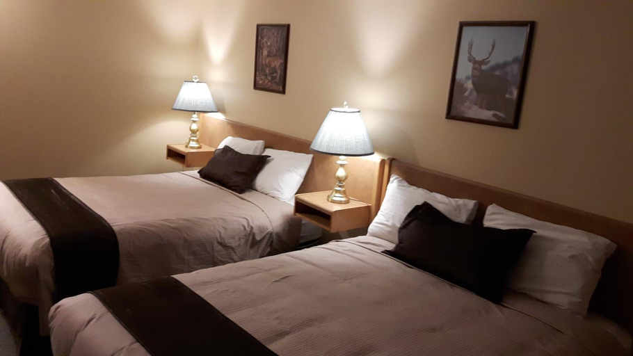 Bedroom 2, Mary's Motel, Columbia-Shuswap