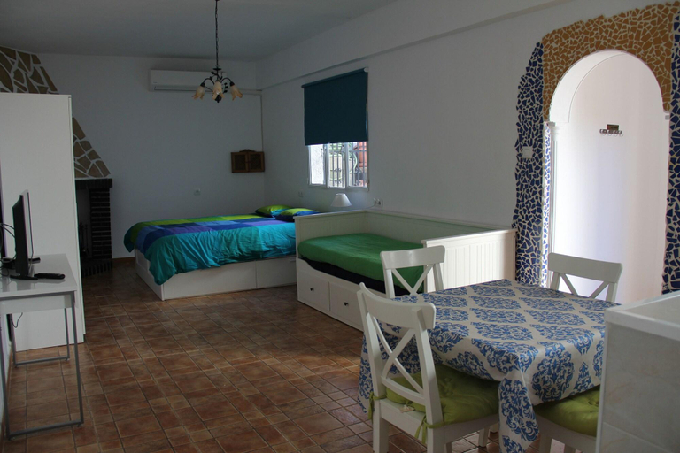 Room 3, Studio Tropical, Granada