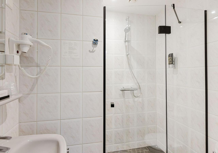 Bathroom 5, Atlas Hotel, Valkenburg aan de Geul