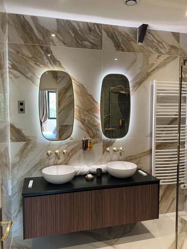 Bathroom 4, Cha Teau Camiac, Gironde
