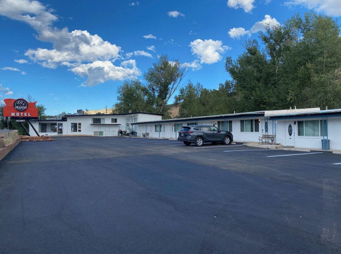 Exterior & Views 2, 89 & Nine Motel, Kane