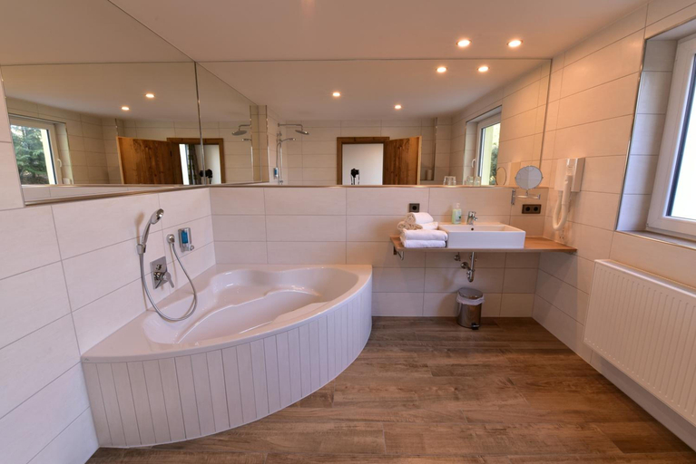 Bathroom 5, Hotel Wender, Ansbach