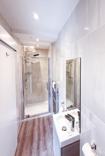 Bathroom 4, The Crescent Turner Hotel, Kent