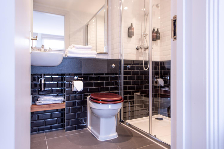 Bathroom 3, Gunmakers, London