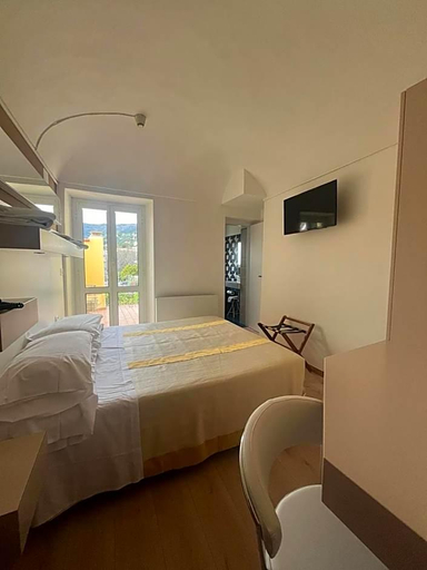 Bedroom 3, Hotel Melograno, Savona