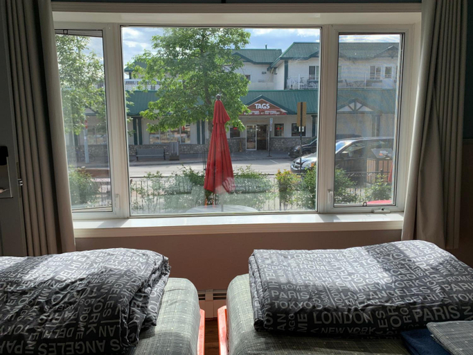 Bedroom 3, Jasper Downtown Hostel, Division No. 15
