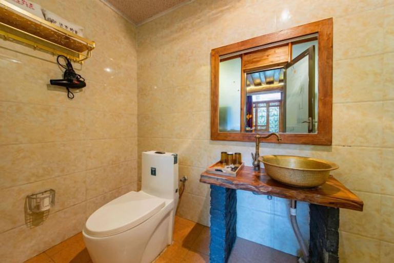 Bathroom 3, Gesajibu Inn, Dêqên Tibetan