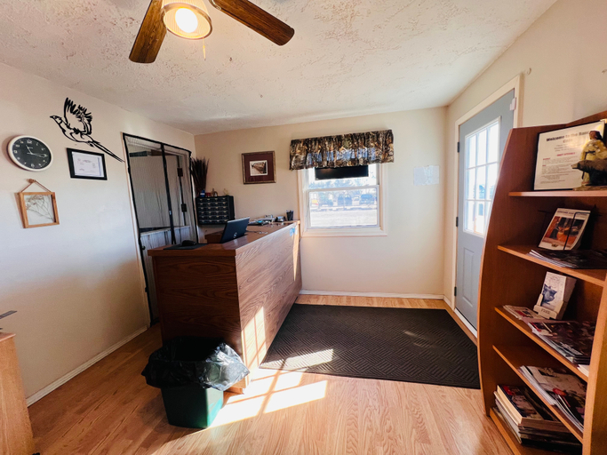 Lobby 3, Dew Drop Inn Motel by OYO Miller SD, Hand