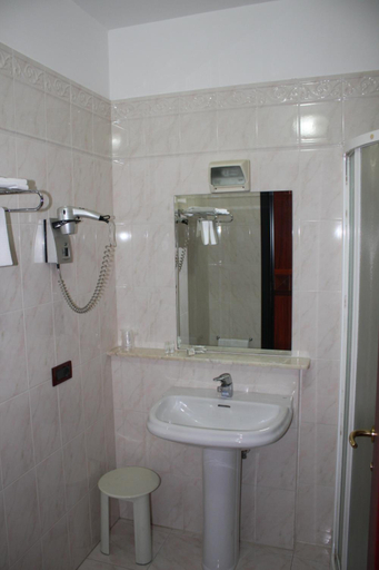 Bathroom 4, Grand Hotel Degli Angeli, Foggia