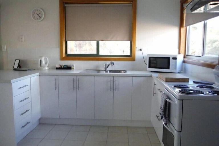 Bedroom 4, Gumnut Cottage, Glamorgan-Spring Bay