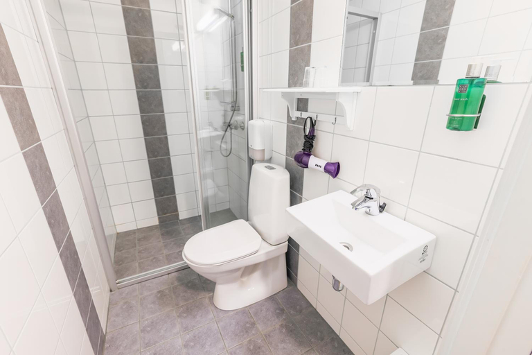 Bathroom 3, Verkshotellet Jørpeland, Strand