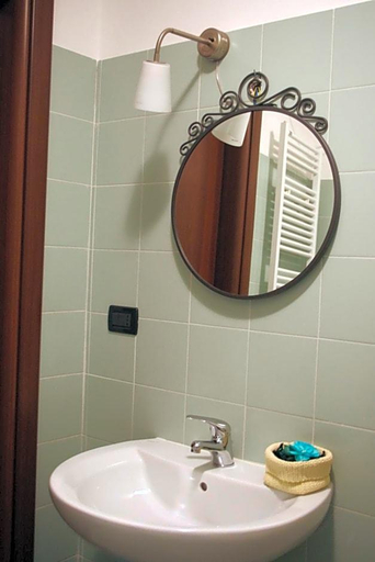 Bathroom 4, Rifugio Galaberna, Cuneo