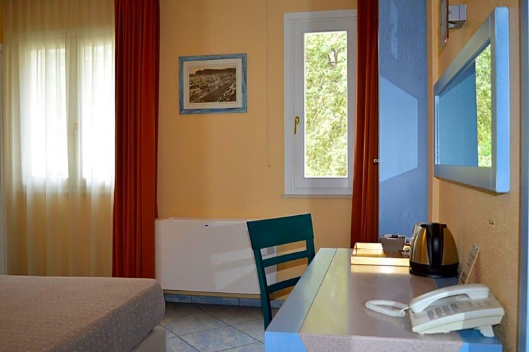 Others 5, Hotel Chentu Lunas, Cagliari