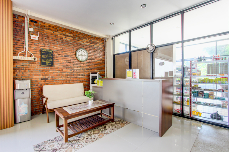 Lobby 2, Collection O Solo Near Univ Muhammadiyah Surakarta, Sukoharjo