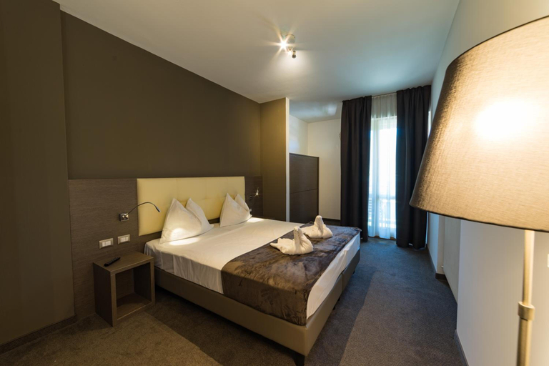 Bedroom 2, Hotel Raffl, Bolzano