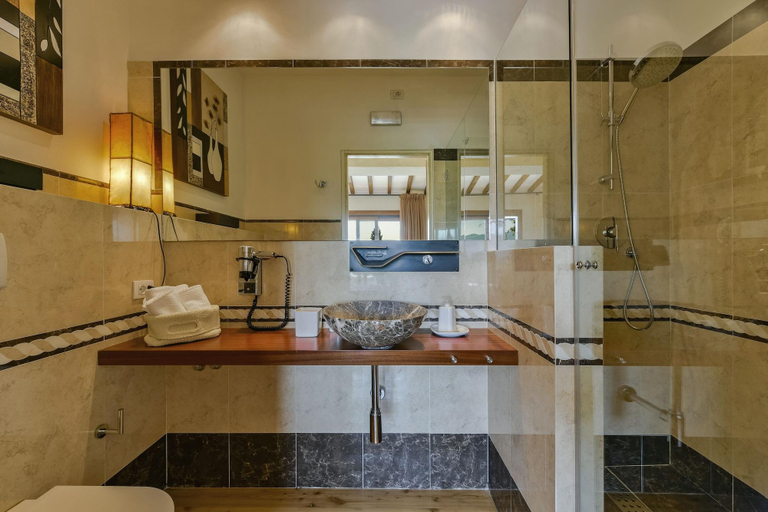 Bathroom 4, Villa Gaudia, Florence