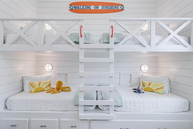Room 4, Walking On Sunshine 246 Lak, Nueces