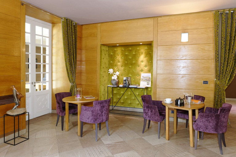 Public Area 2, Domaine De Barres, Lozère