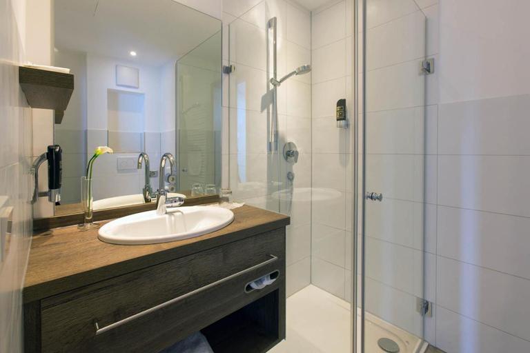 Bathroom 3, Hotel Am Schrannenplatz, Memmingen