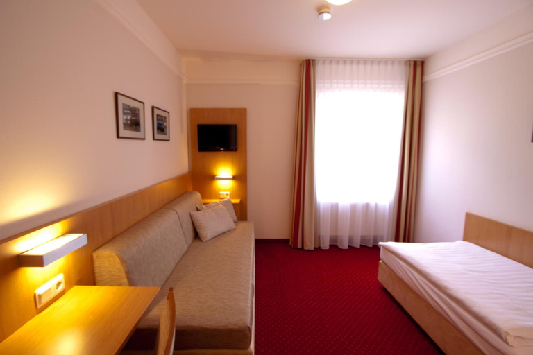 Bedroom 1, Hotel Jacobsberg, Börde