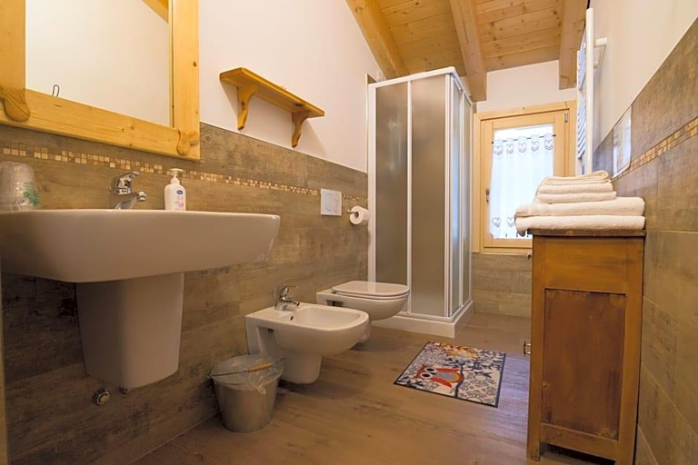 Bathroom 4, Olimpic Hostel, Bergamo