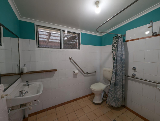 Bathroom 3, Ozzie Pozzie Backpackers Port Macquarie Yha, Port Macquarie-Hastings - Pt A