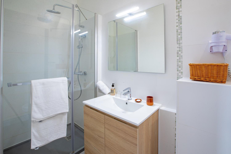 Bathroom 4, Hostellerie Du Parc, Pyrénées-Atlantiques