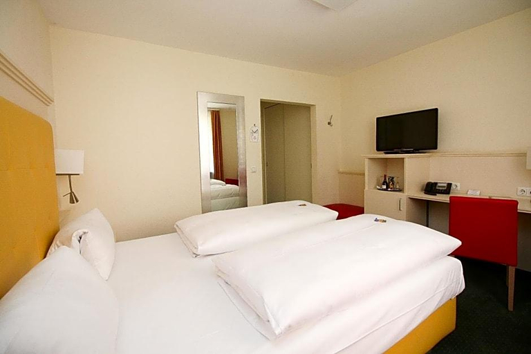 Bedroom 4, Hotel Leopold, München